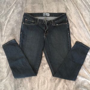 Women’s Jeans // Modern Skinny // 10M